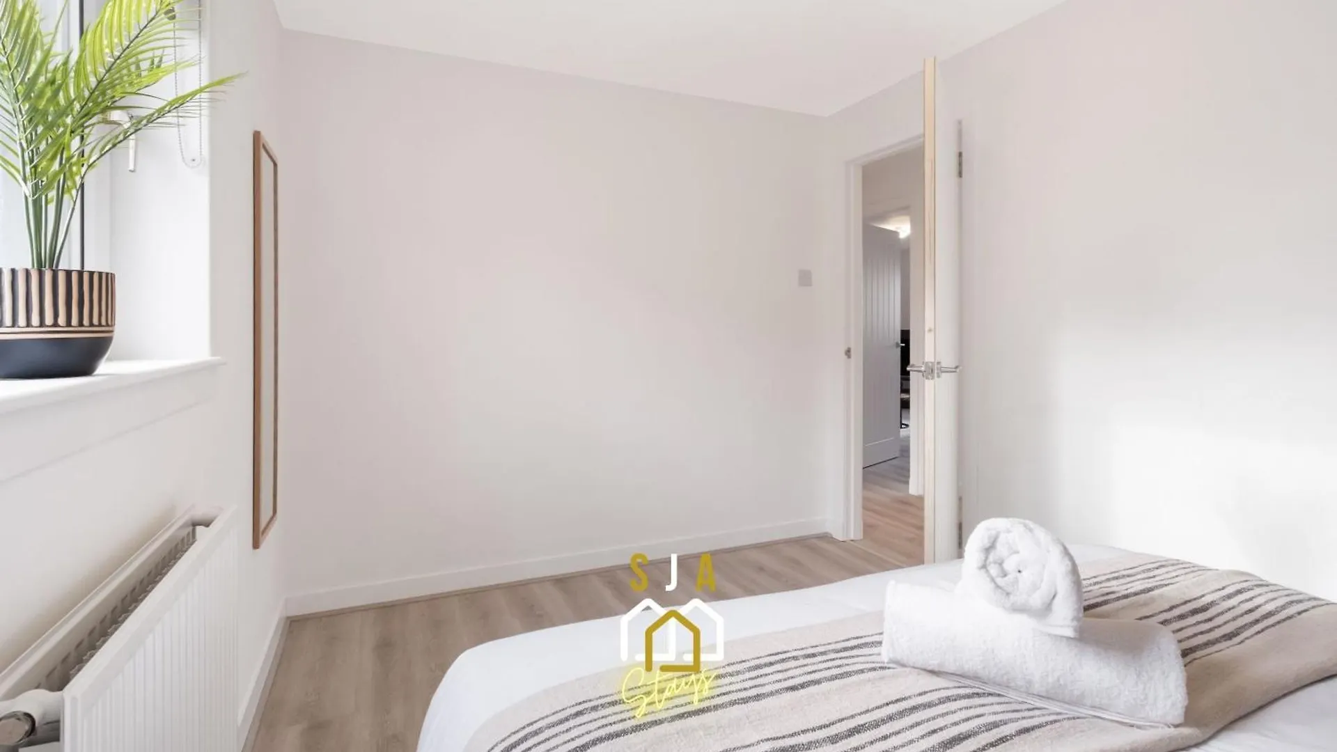 Forrest Road Stay - Sja Stays - Modern 2 Bed Apartment Aberdeen 0*,  United Kingdom