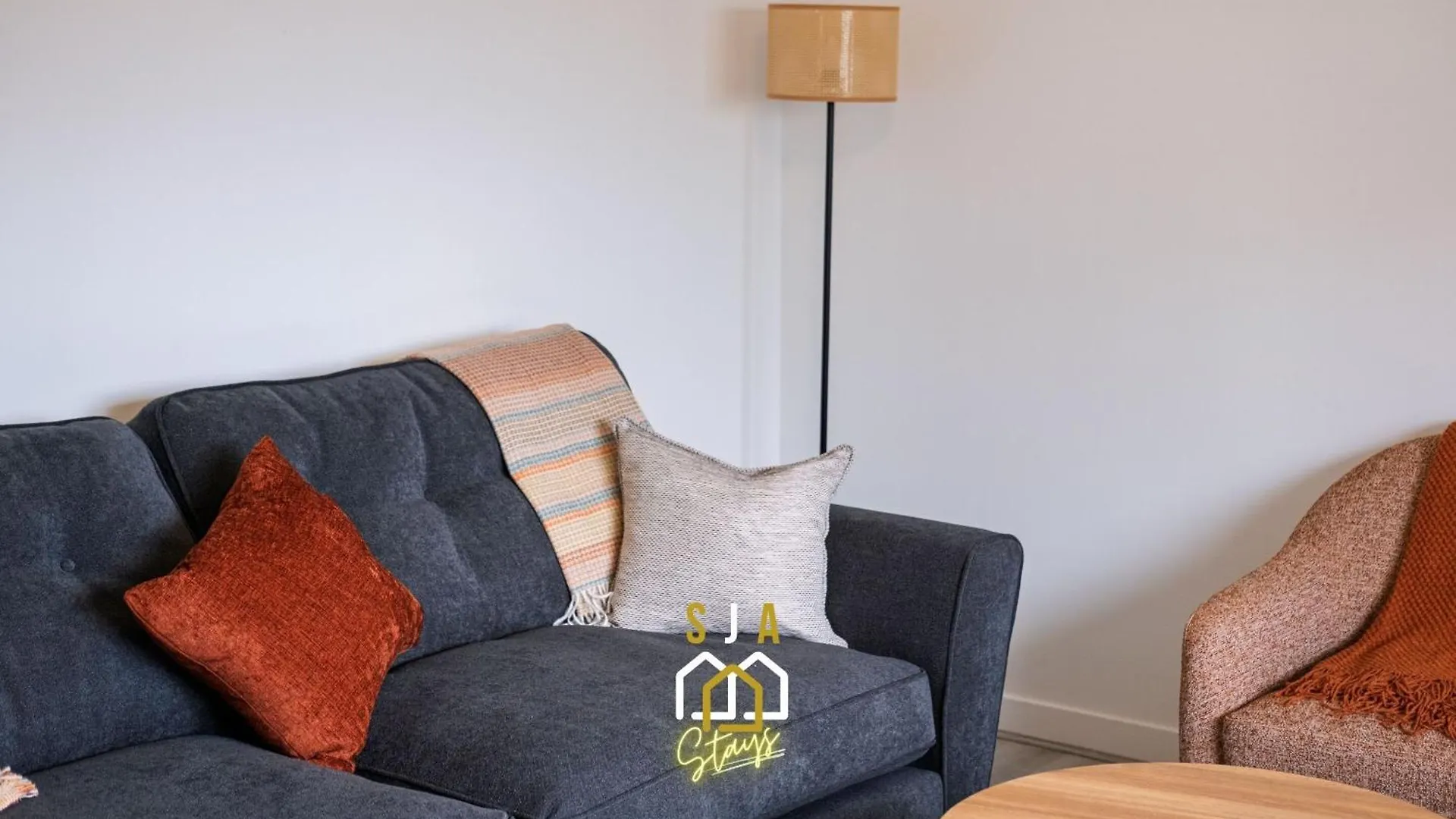 Forrest Road Stay - Sja Stays - Modern 2 Bed Apartment Aberdeen Storbritannien